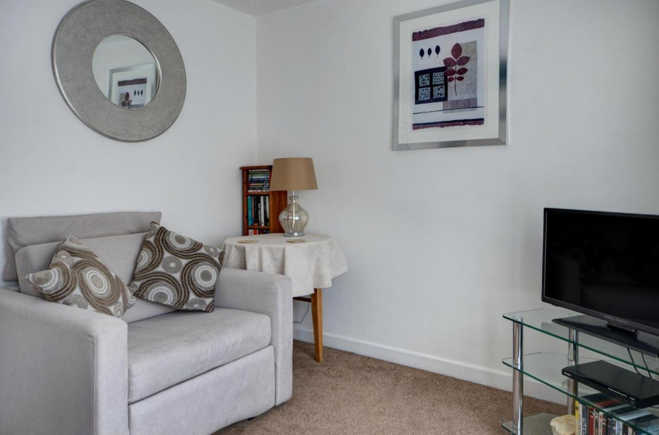 Katrinas Apartment By Treetop Property Cirencester Exterior photo